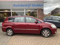 Rood Gebruikt 2003 Toyota Avensis Verso Sol MPV | € 4.450