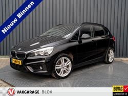 Zwart (metallic) Gebruikt 2015 BMW 218 Executive Stationwagen | € 15.745 (Goede deal)