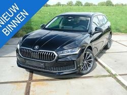 Zwart Nieuw 2024 Skoda Superb LAURIN & KLEMENT Stationwagen | € 49.990 (Eerlijke prijs)