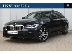 Zwart Gebruikt 2023 BMW 520 Comfort Edition Sedan | € 49.450 (Eerlijke prijs)