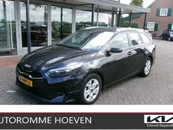 Zwart, metallic lak Gebruikt 2023 Kia Ceed Sportswagon Turbo Stationwagen | € 22.440 (Goede deal)