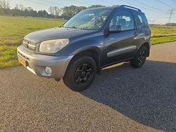 Grijs Gebruikt 2004 Toyota RAV4 Luna SUV | € 2.550 (Eerlijke prijs)