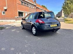 Grijs Gebruikt 2005 Renault Mégane II Expression Sedan | € 2.199 (Duur)