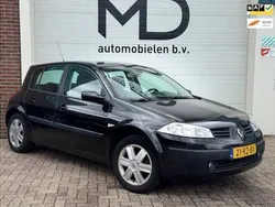 Zwart Gebruikt 2005 Renault Mégane II Dynamique Hatchback | € 1.999 (Eerlijke prijs)