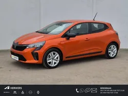 Oranje Gebruikt 2024 Renault Clio V Evolution Hatchback | € 22.985 (Eerlijke prijs)