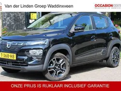 Zwart, metallic lak Gebruikt 2023 Dacia Spring Comfort Plus Hatchback | € 11.950 (Goede deal)