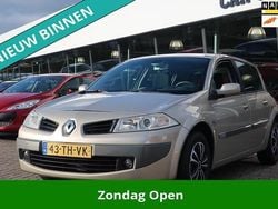 Beige Gebruikt 2006 Renault Mégane II Expression Hatchback | € 1.450 (Goede deal)