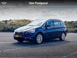 Imperialblau brillianteffect metallic (blauw metallic) Gebruikt 2018 BMW 218 Executive Stationwagen | € 21.900 (Iets duurder)