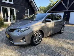 Bruin Gebruikt 2013 Toyota Auris Hybrid Hatchback | € 7.350 (Eerlijke prijs)