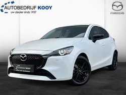 Snowflake white (wit metallic) Gebruikt 2024 Mazda 2 Homura-Line Hatchback | € 24.895 (Eerlijke prijs)