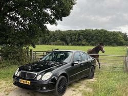 Zwart Gebruikt 2002 Mercedes E500 Elegance Sedan | € 6.999 (Iets duurder)
