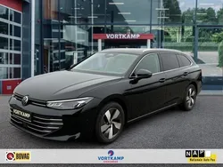 Zwart, metallic lak Gebruikt 2024 VW Passat Business Stationwagen | € 37.500 (Eerlijke prijs)