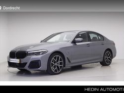Grijs Gebruikt 2023 BMW 530e M Sport Sedan | € 46.950 (Eerlijke prijs)