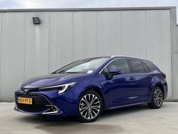Blauw Gebruikt 2025 Toyota Corolla Hybrid Stationwagen | € 34.499 (Eerlijke prijs)