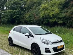 Wit Gebruikt 2015 Kia Rio 2 Hatchback | € 6.795 (Eerlijke prijs)