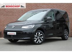 Zwart Nieuw 2024 VW Caddy Style MPV | € 29.800 (Goede deal)