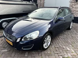 Blauw Gebruikt 2011 Volvo V60 Summum Stationwagen | € 9.999 (Goede deal)