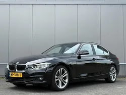 Zwart Gebruikt 2017 BMW 318 Sedan | € 15.950 (Eerlijke prijs)