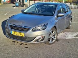 Grijs (metallic) Gebruikt 2015 Peugeot 308 Allure Stationwagen | € 6.250 (Goede deal)