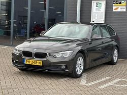 Bruin Gebruikt 2017 BMW 320 Executive Stationwagen | € 13.999 (Super prijs)