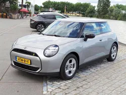 Grijs Nieuw 2025 Mini Cooper SE Essential Hatchback | € 29.990 (Super prijs)