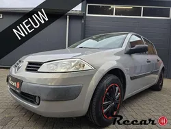 Grijs Gebruikt 2005 Renault Mégane II Authentique Hatchback | € 1.695 (Eerlijke prijs)