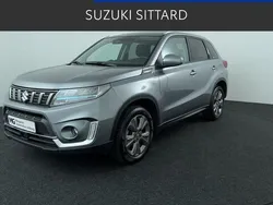 Grijs, metallic lak Gebruikt 2022 Suzuki Vitara SUV | € 20.950 (Eerlijke prijs)