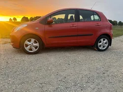 Oranje, metallic lak Gebruikt 2007 Toyota Yaris Luna Hatchback | € 5.750 (Eerlijke prijs)