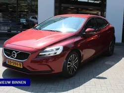 Rood Gebruikt 2016 Volvo V40 Stationwagen | € 13.450 (Eerlijke prijs)