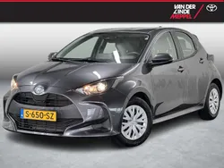 Grijs Gebruikt 2023 Toyota Yaris Hybrid Active Hatchback | € 22.950 (Eerlijke prijs)