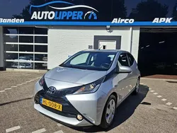 Grijs Gebruikt 2015 Toyota Aygo X-play Hatchback | € 6.250 (Eerlijke prijs)