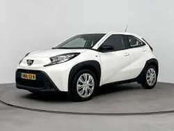 Wit Gebruikt 2023 Toyota Aygo Play Hatchback | € 16.945 (Eerlijke prijs)