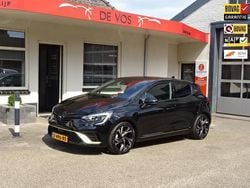 Zwart (metallic) Gebruikt 2023 Renault Clio V Engineered Hatchback | € 22.250 (Eerlijke prijs)