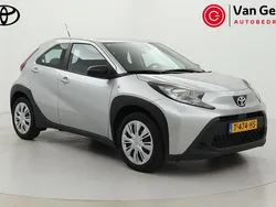 Grijs Gebruikt 2023 Toyota Aygo Play Hatchback | € 16.499 (Eerlijke prijs)