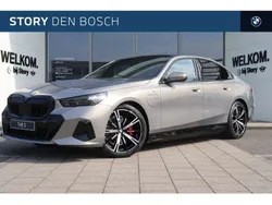 Grijs Nieuw 2025 BMW 530e Executive Sedan | € 79.995 (Goede deal)