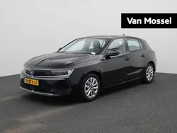 Zwart Gebruikt 2022 Opel Astra Edition Hatchback | € 15.900 (Eerlijke prijs)