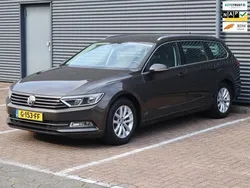 Bruin Gebruikt 2015 VW Passat Comfortline Stationwagen | € 11.495 (Goede deal)