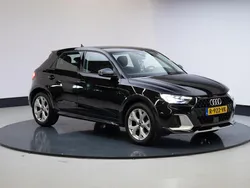 Zwart Gebruikt 2022 Audi A1 Advanced Hatchback | € 25.445