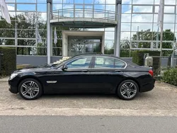 Zwart, metallic lak Gebruikt 2012 BMW 740 Executive Sedan | € 15.900 (Eerlijke prijs)