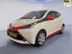 Wit Gebruikt 2017 Toyota Aygo X-play Hatchback | € 5.750 (Eerlijke prijs)