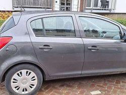 Grijs Gebruikt 2011 Opel Corsa Edition MPV | € 3.000 (Goede deal)
