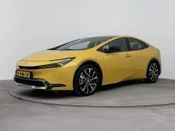Geel metallic Gebruikt 2024 Toyota Prius Edition Hatchback | € 37.945 (Eerlijke prijs)