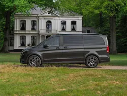 Grijs Gebruikt 2023 Mercedes V250 MPV | € 68.500