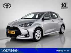 Grijs Gebruikt 2024 Toyota Yaris Hybrid Active Hatchback | € 23.445 (Eerlijke prijs)