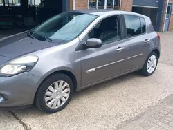 Grijs Gebruikt 2011 Renault Clio II Authentique Hatchback | € 1.900 (Goede deal)