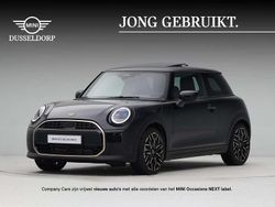 Zwart Nieuw 2025 Mini Cooper Favoured Hatchback | € 42.700 (Eerlijke prijs)