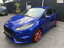 Blauw, metallic lak Gebruikt 2015 Ford Fiesta ST Hatchback | € 8.500