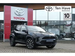 Zwart Gebruikt 2024 Toyota Yaris Cross SUV | € 28.900