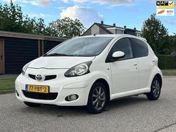 Wit Gebruikt 2011 Toyota Aygo Hatchback | € 2.750 (Eerlijke prijs)