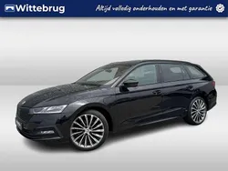Zwart Gebruikt 2022 Skoda Octavia SportLine Stationwagen | € 29.950 (Eerlijke prijs)